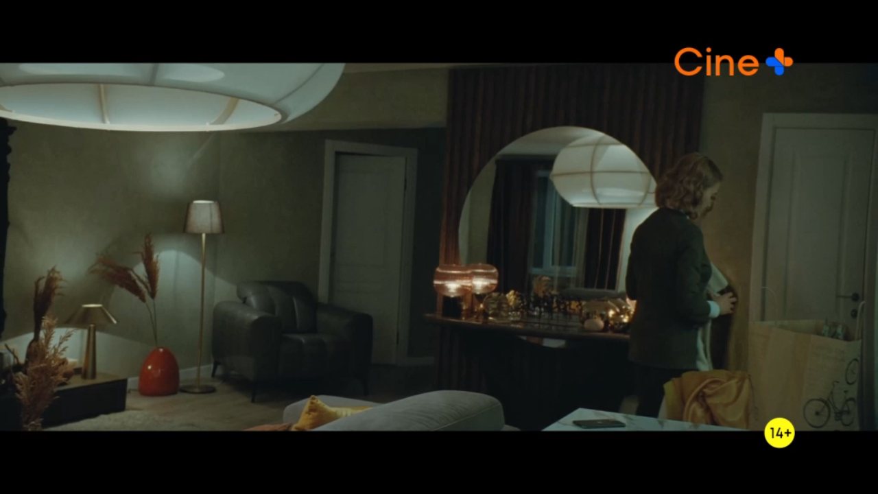 Кадр з ефіру: Cine+